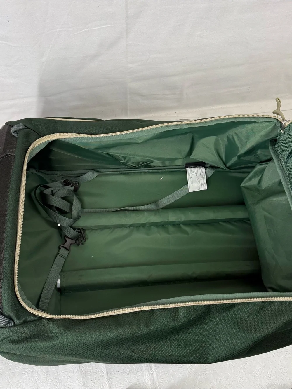 E1 Osprey Daylite Wheeled Green Duffel Bag Luggage 85L - (Excellent Condition)